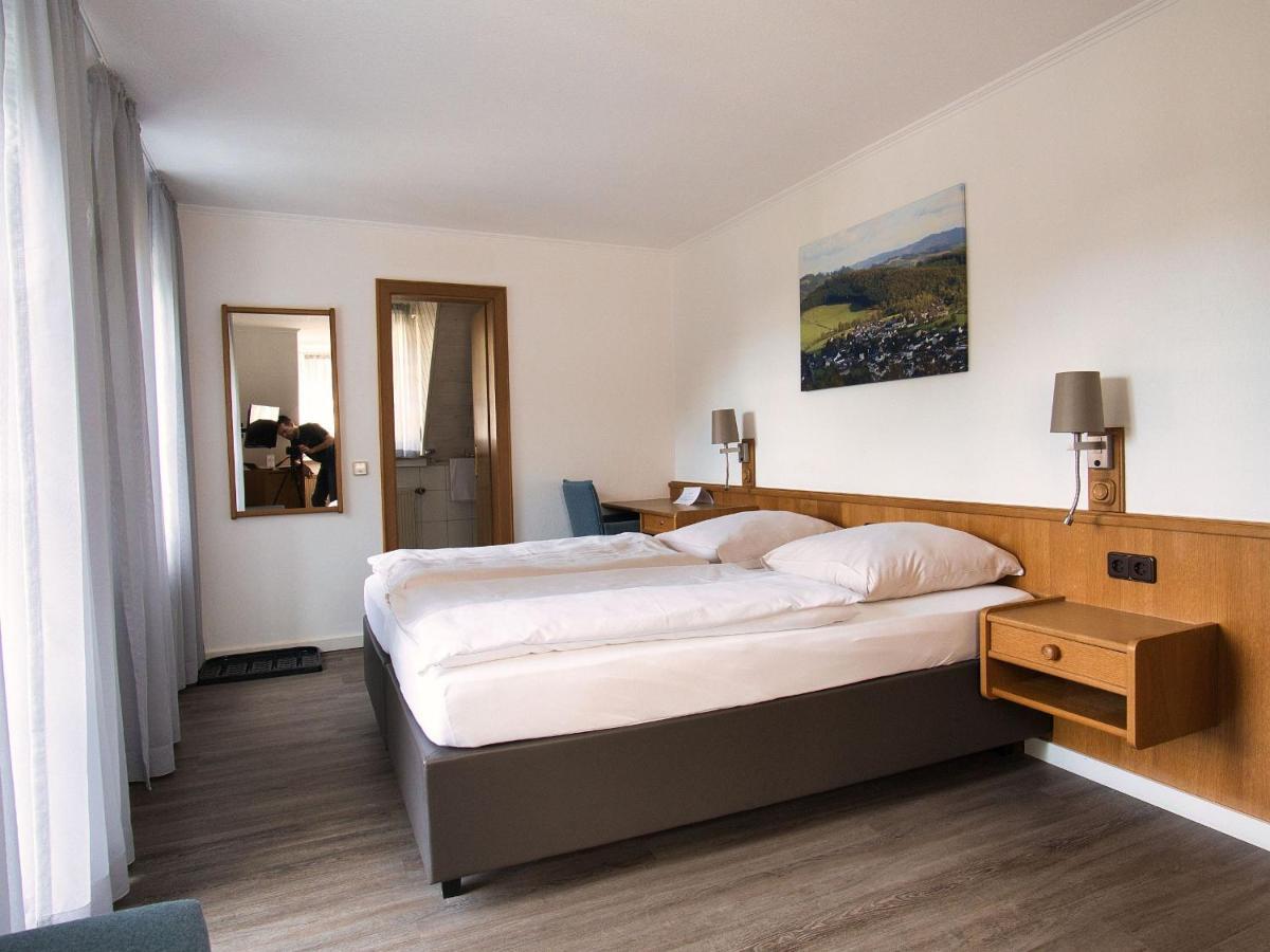 Hotel Hollaender Hof Meschede Bagian luar foto