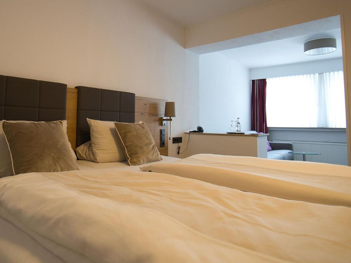 Hotel Hollaender Hof Meschede Bagian luar foto