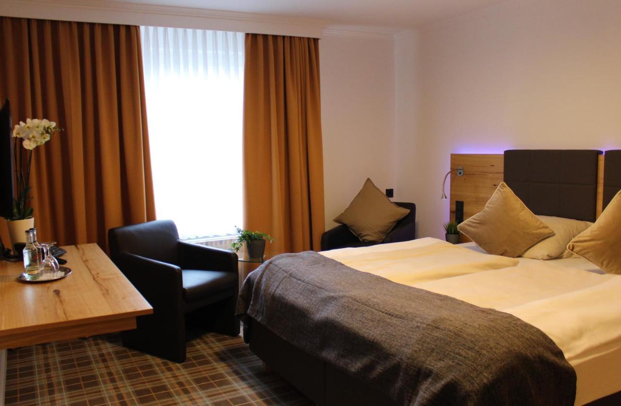 Hotel Hollaender Hof Meschede Bagian luar foto