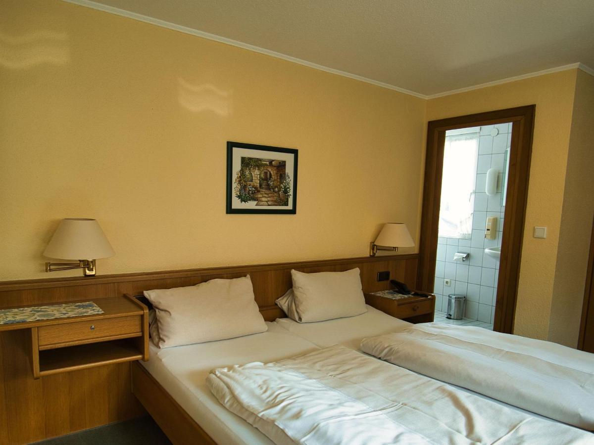 Hotel Hollaender Hof Meschede Bagian luar foto
