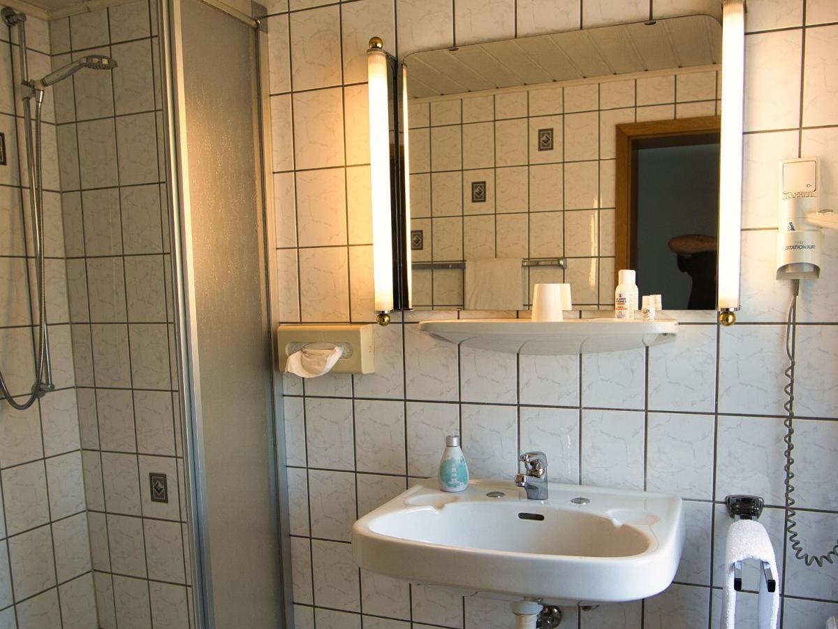 Hotel Hollaender Hof Meschede Bagian luar foto
